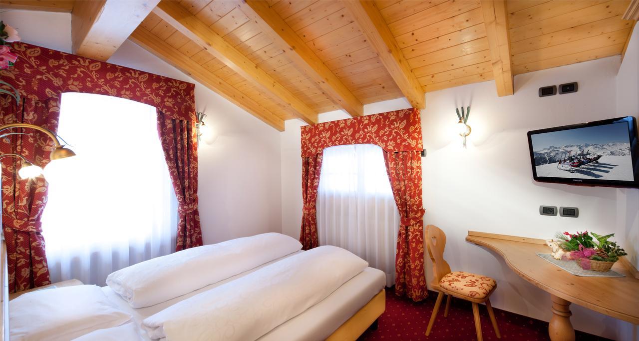 Hotel Garni Laura Arabba Exteriör bild